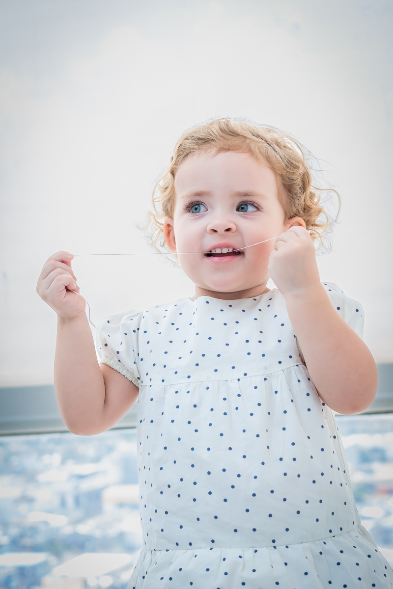 Niño en su cita odontológica sonriendo